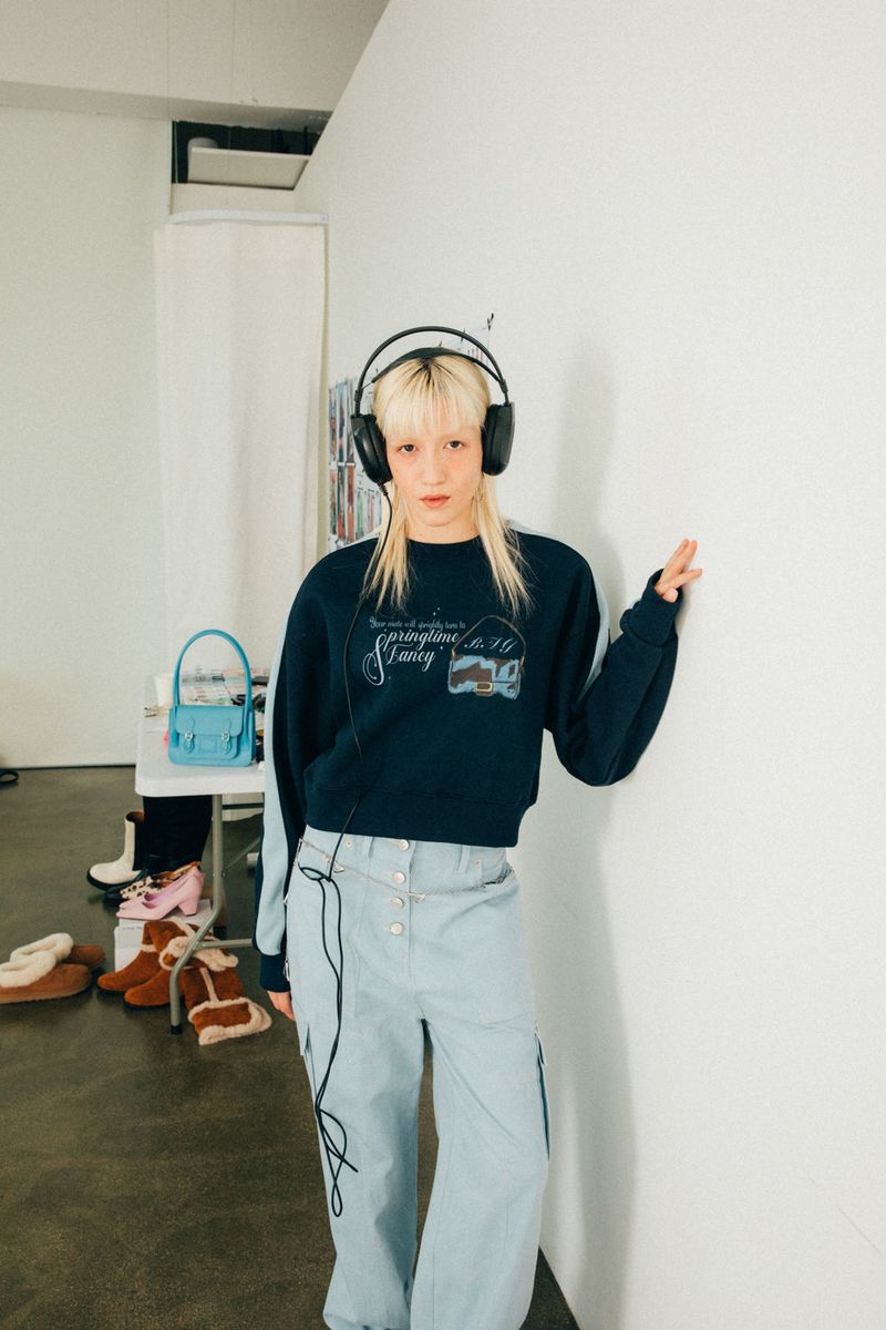 NAVY BAG CROP SWEATSHIRT (fleece)