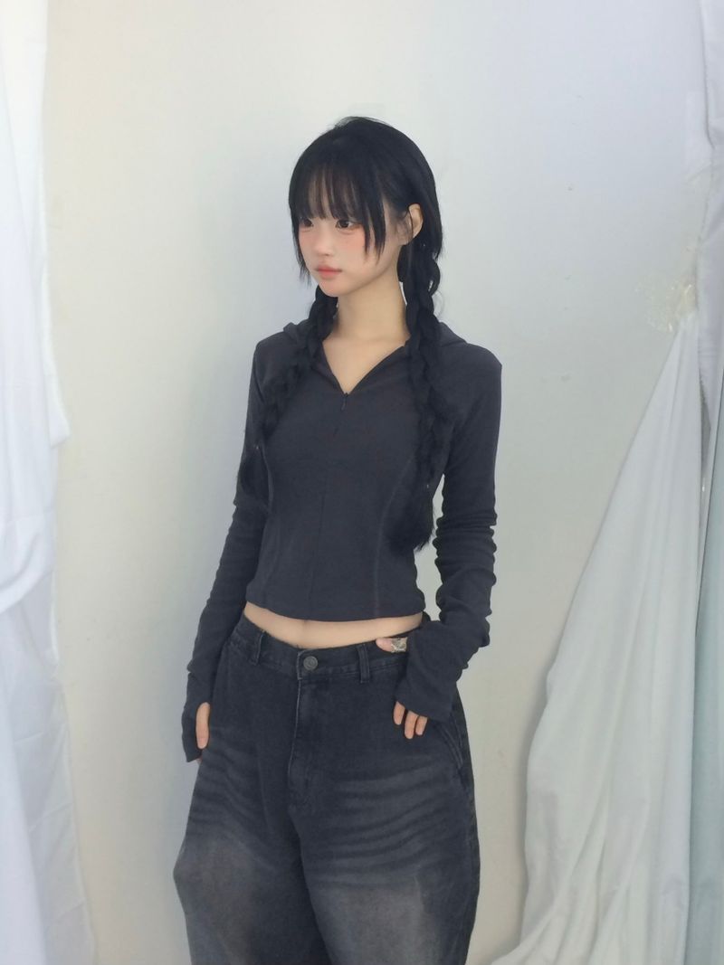 Fingerhole line hooded half zipup