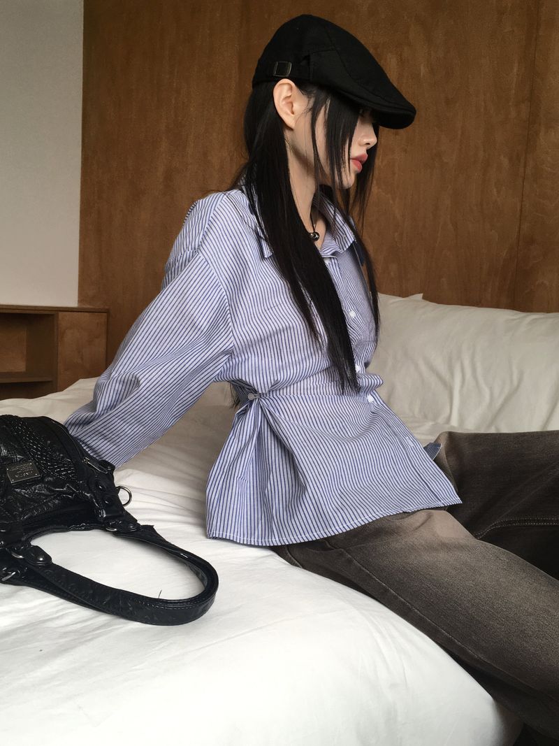 WONDER WONDER（ワンダーワンダー）の「Wav Striped Slim Button Shirring Two-Way Long Sleeve Shirt（Tops）」
