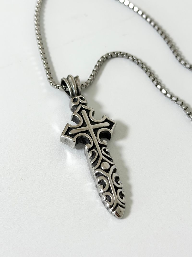 MADE nave necklace