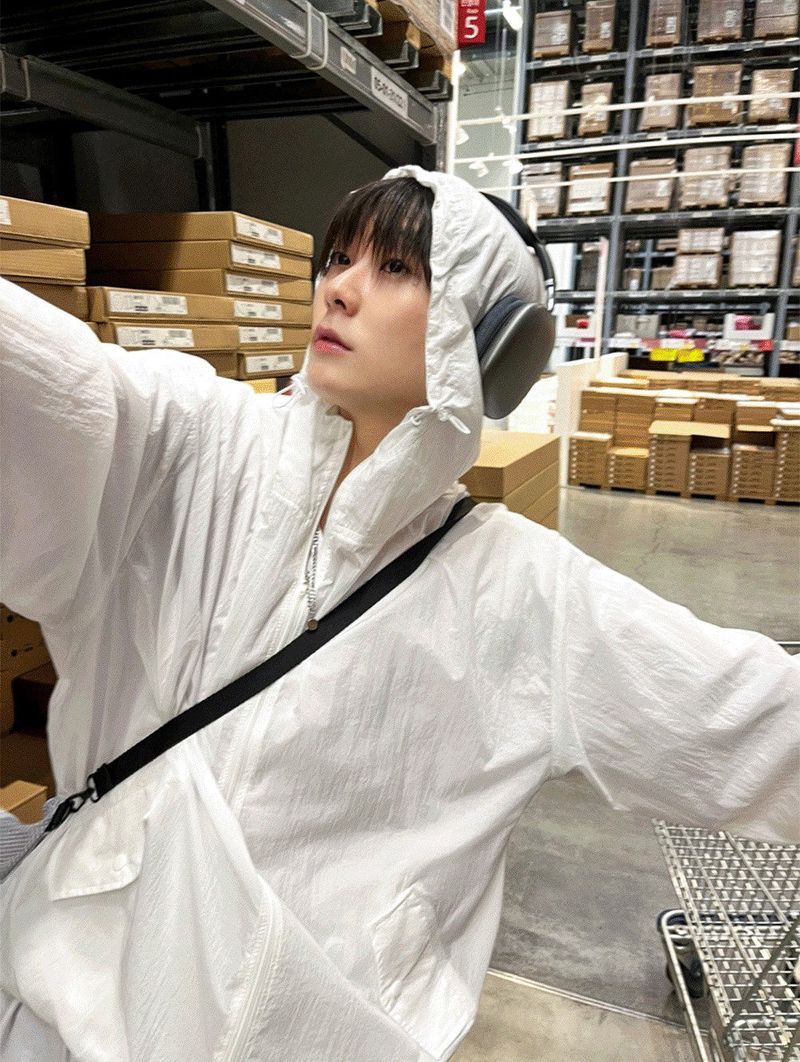 rain thin windbreaker
