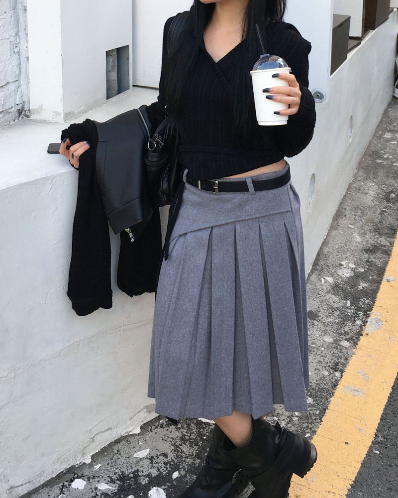 Belt pleated long skirt