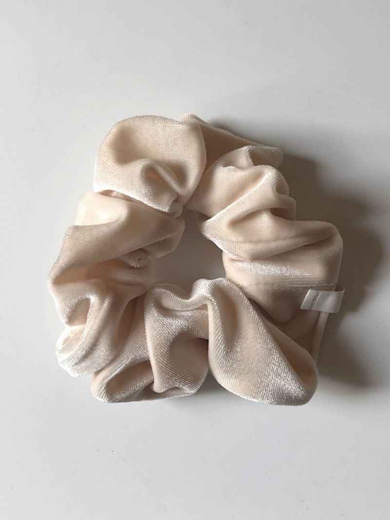 oar（オーエーアール）の「oar Vintage Velvet Volume Scrunchie [Ivory]（Hair Accessories）」