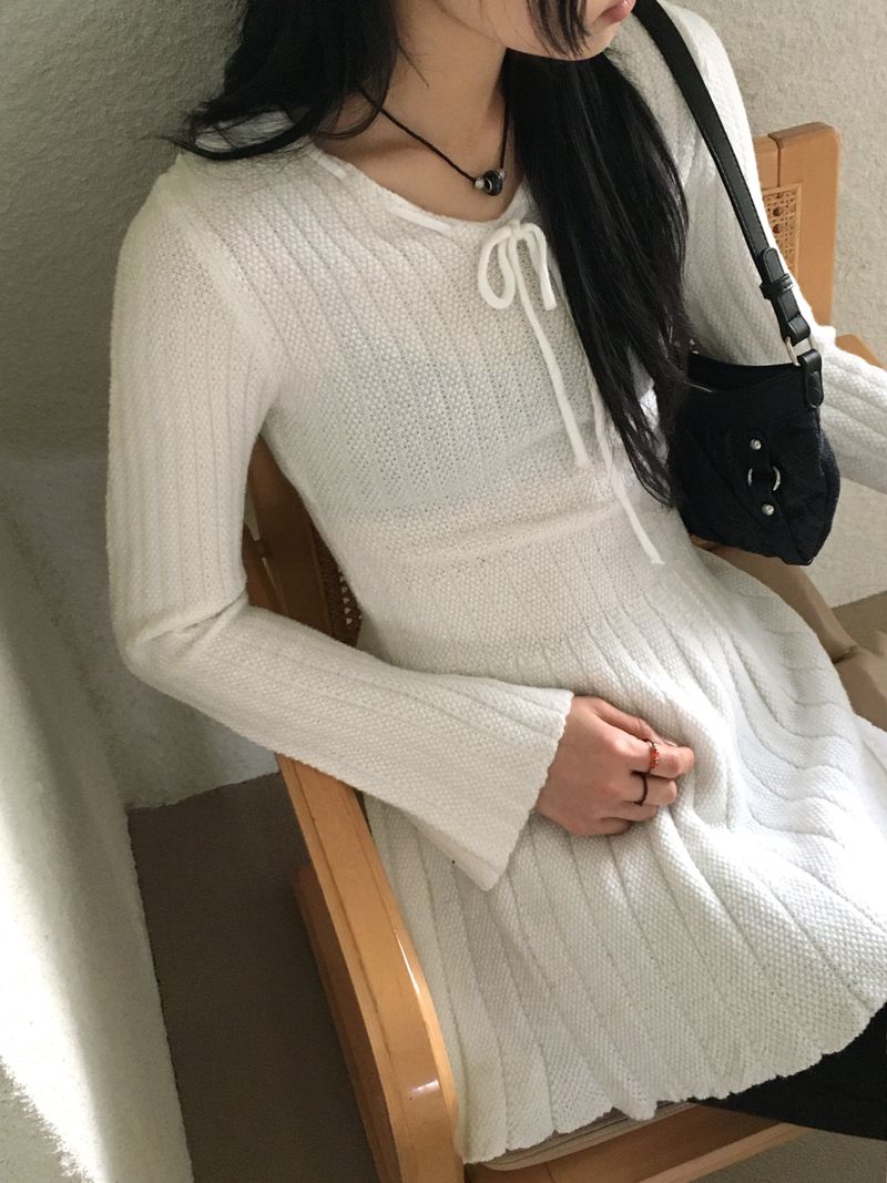 Shining wool ribbon strap punching knit dress