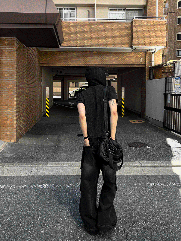 ウォッシュドブラックマルチカーゴデニム
