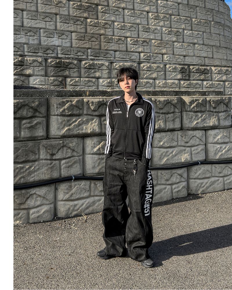 Vector graphic wide denim pants