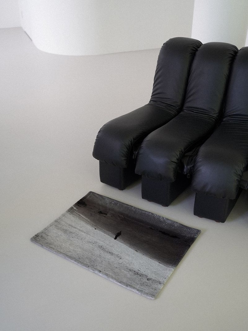 mono seaside mini rug