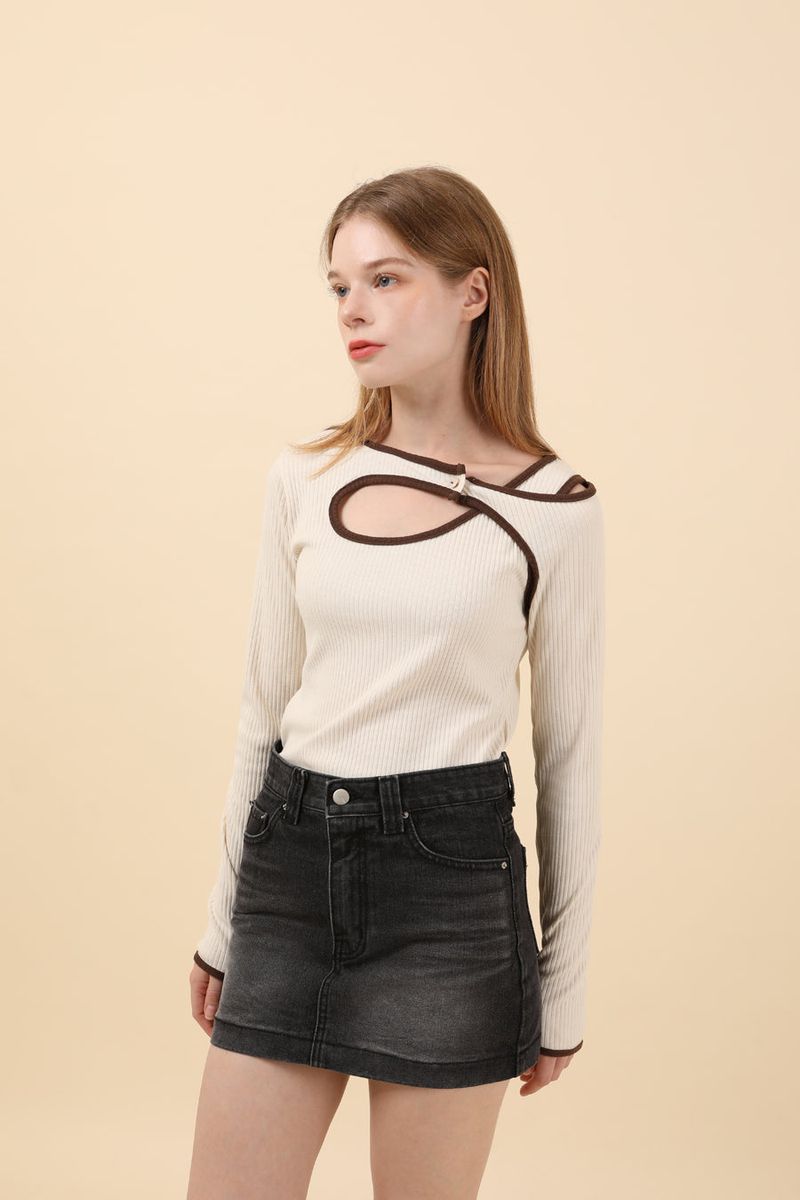 Line Contrast Slim T-shirt Beige