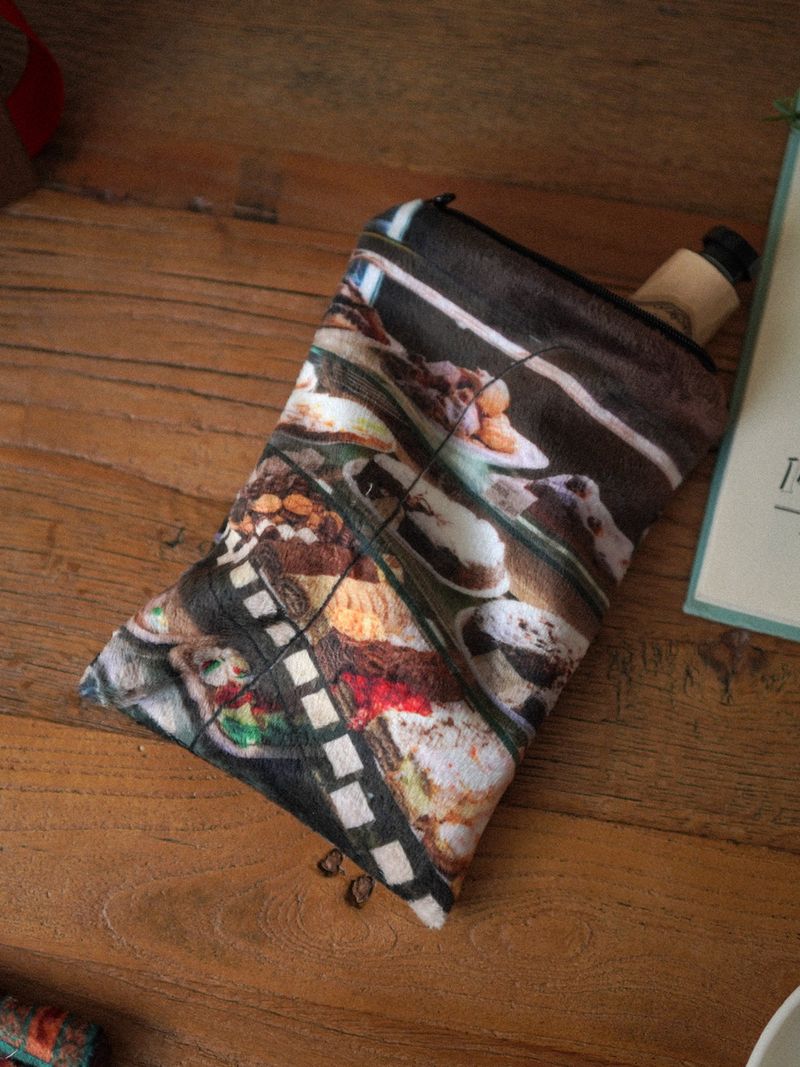 winter cake pouch
