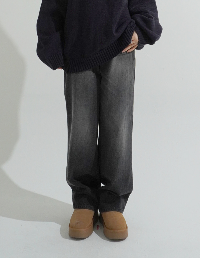 Seoungsu sand washing black denim