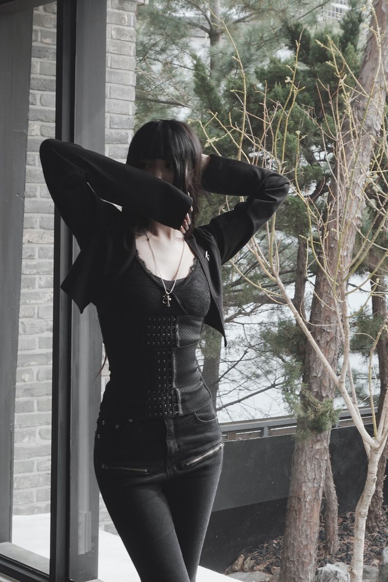 minimal seal cropped bolero
