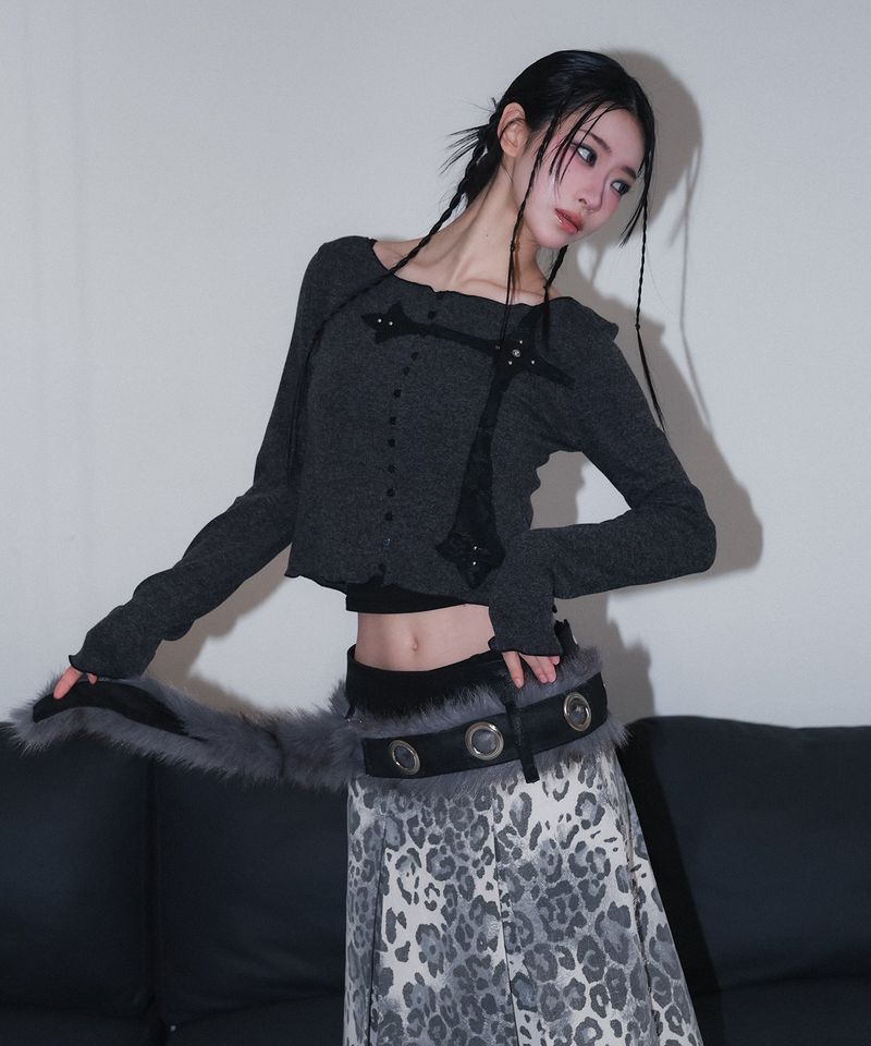 CHERRYQUIRI（チェリーキュリー）の「ラフゴシッククロスパッチカーディガン - charcoal（トップス）」