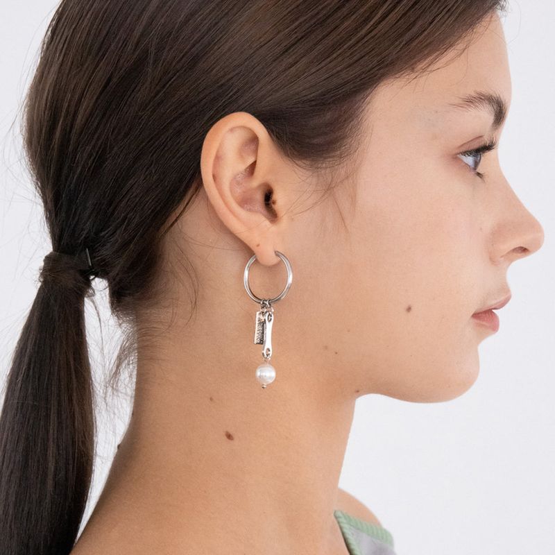 Mix motifs hoop ring unbalanced earring