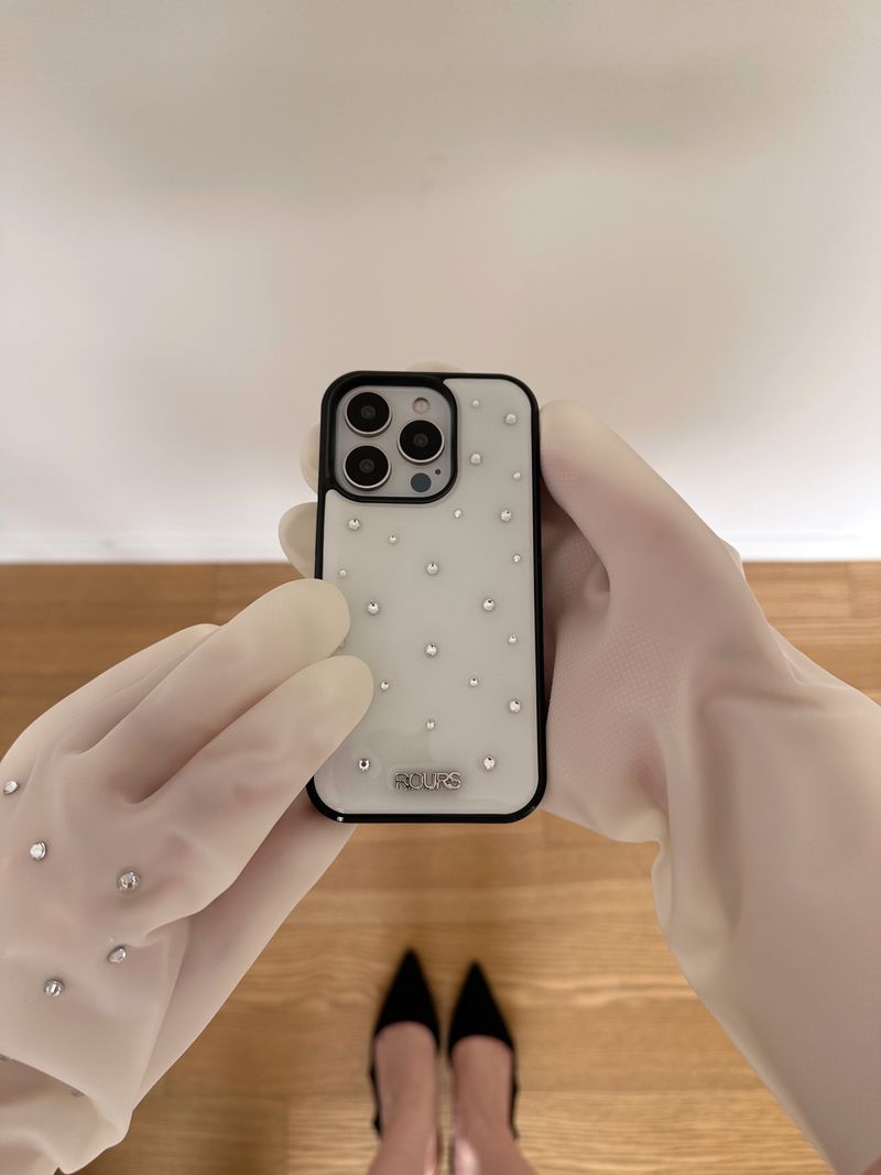 cubic stud case (white)