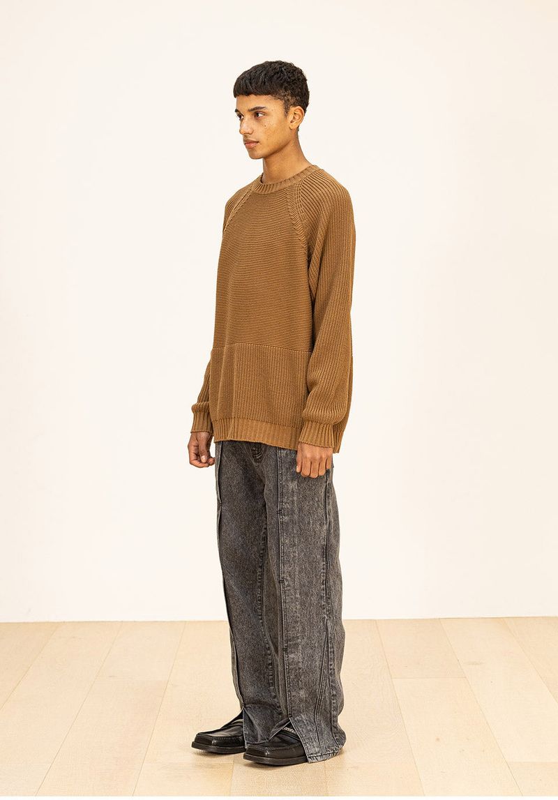 HALF INCISION OVERSIZED KNIT