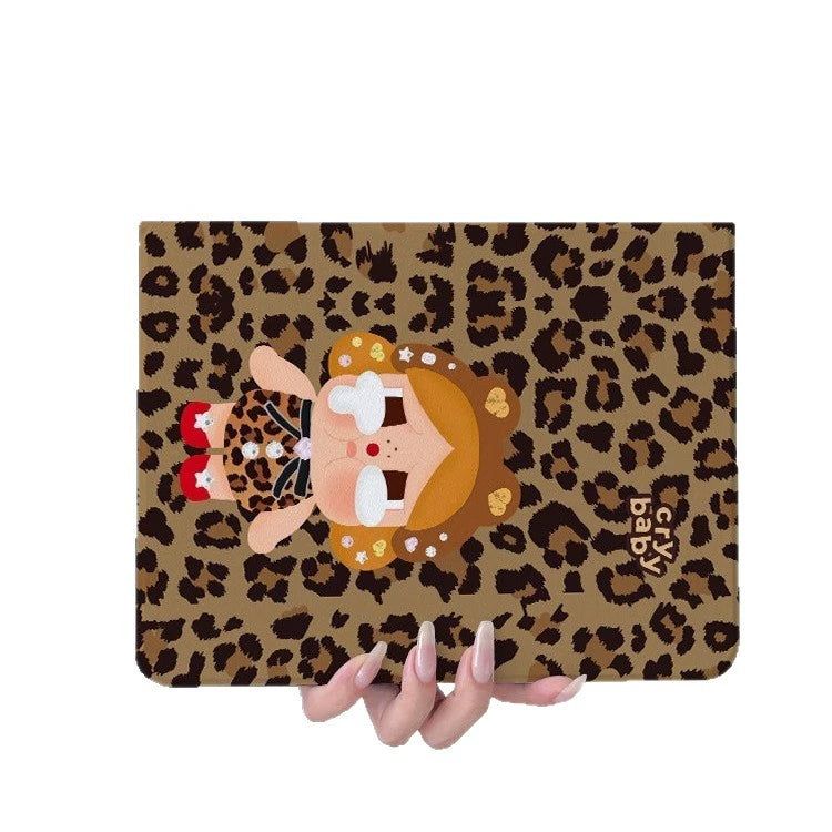 Maison De Theca（メゾン デ テカ）の「クライ ベイビー レオパード キャラクター タブレット ポーチ ＆ iPad ケース（スマホグッズ/小物）」