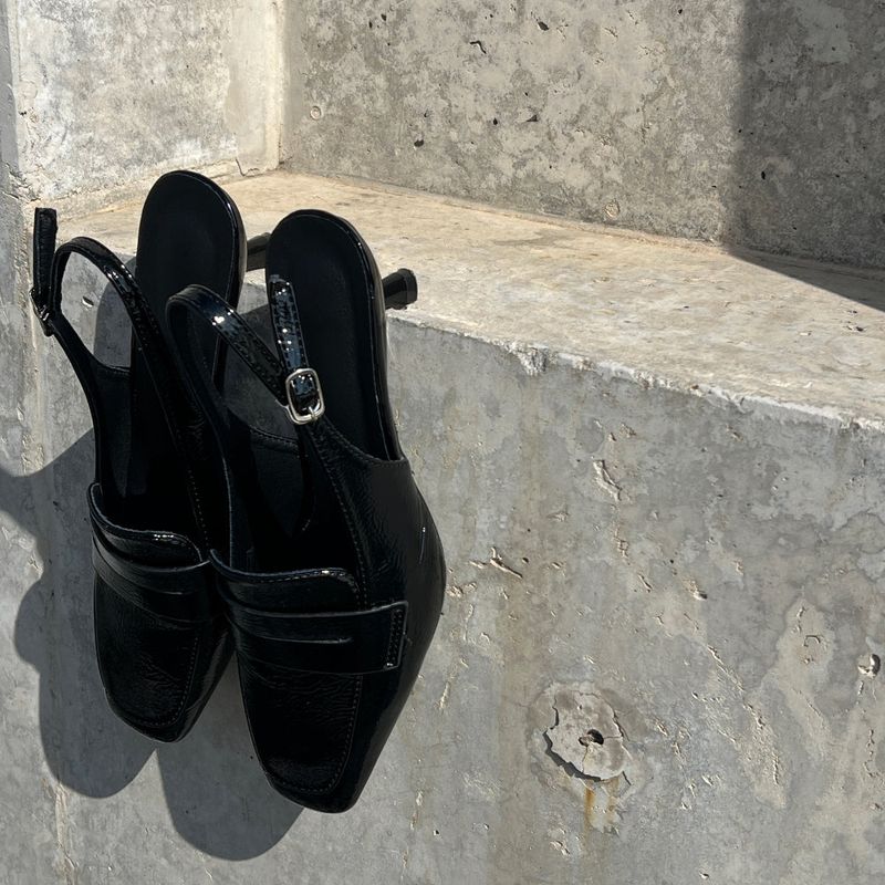 Black Enamel Semi Square Geek Chic Slingback (Black)