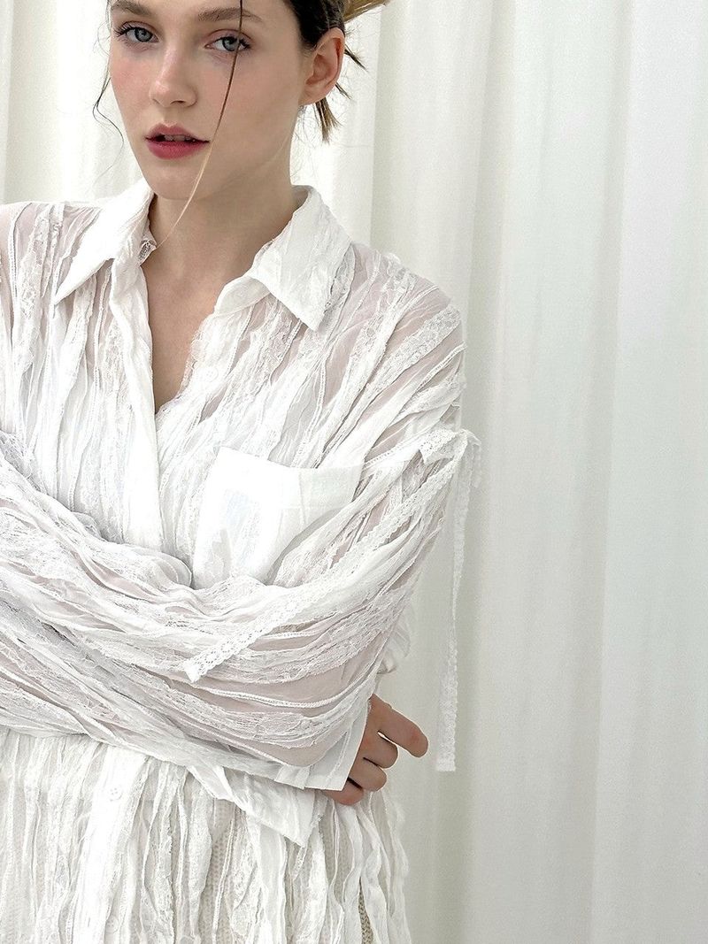 MOIFAIRE（モイフェア）の「TRIMMING TAPE SHIRT / WHITE（Tops）」