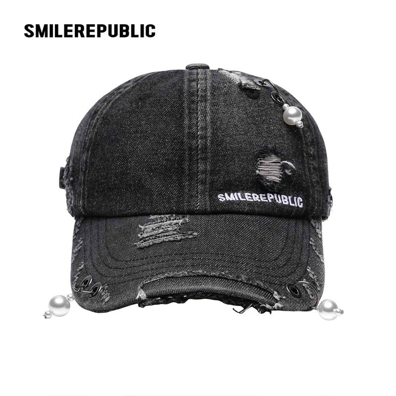 SMILEREPUBLIC（スマイルリパブリック）の「Black Distressed Denim Baseball Cap with Pearl-Tone Pendant and Metal Ring Details（Hats）」