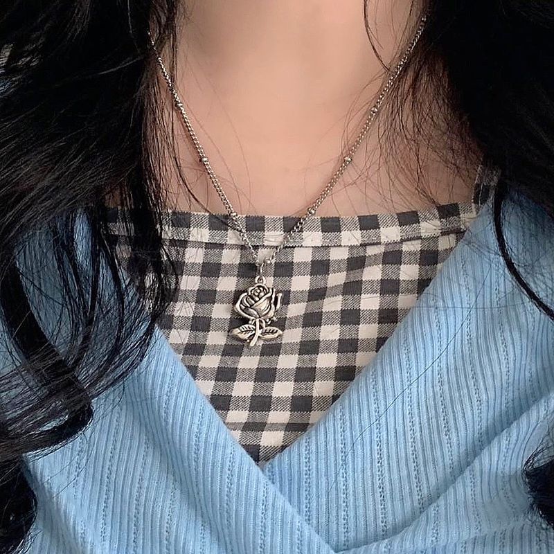 Ma rose necklace