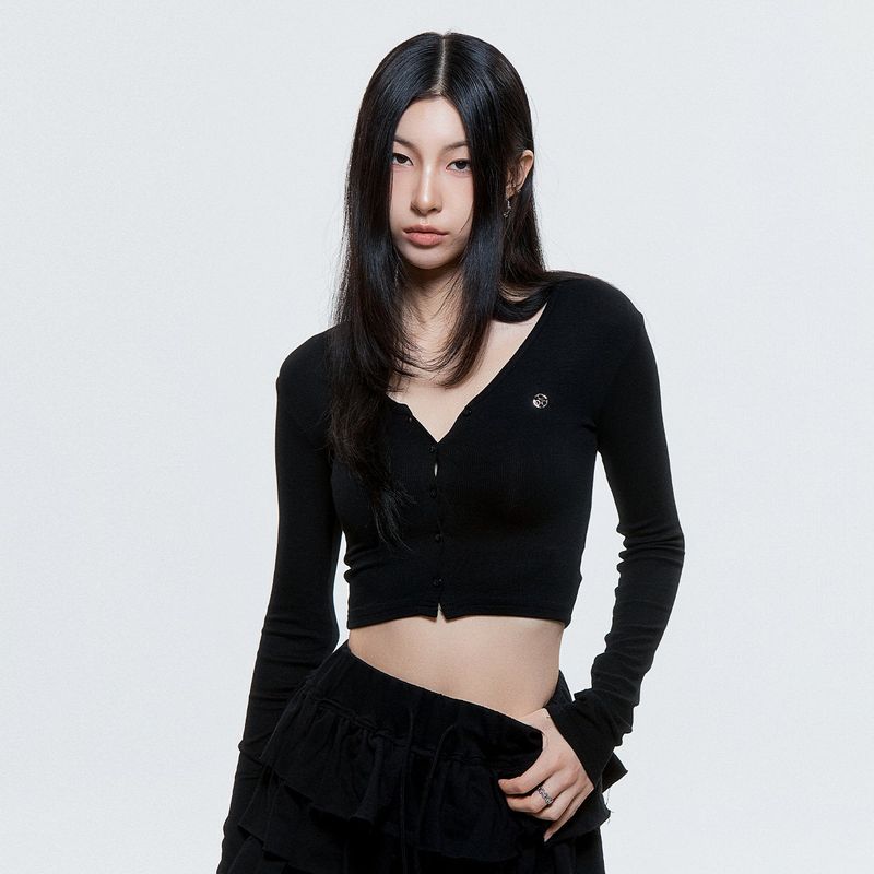 DAUSPICE(DUC)（ダウスピス）の「(DUC) V-Neck Crop Cardigan Black（Tops）」