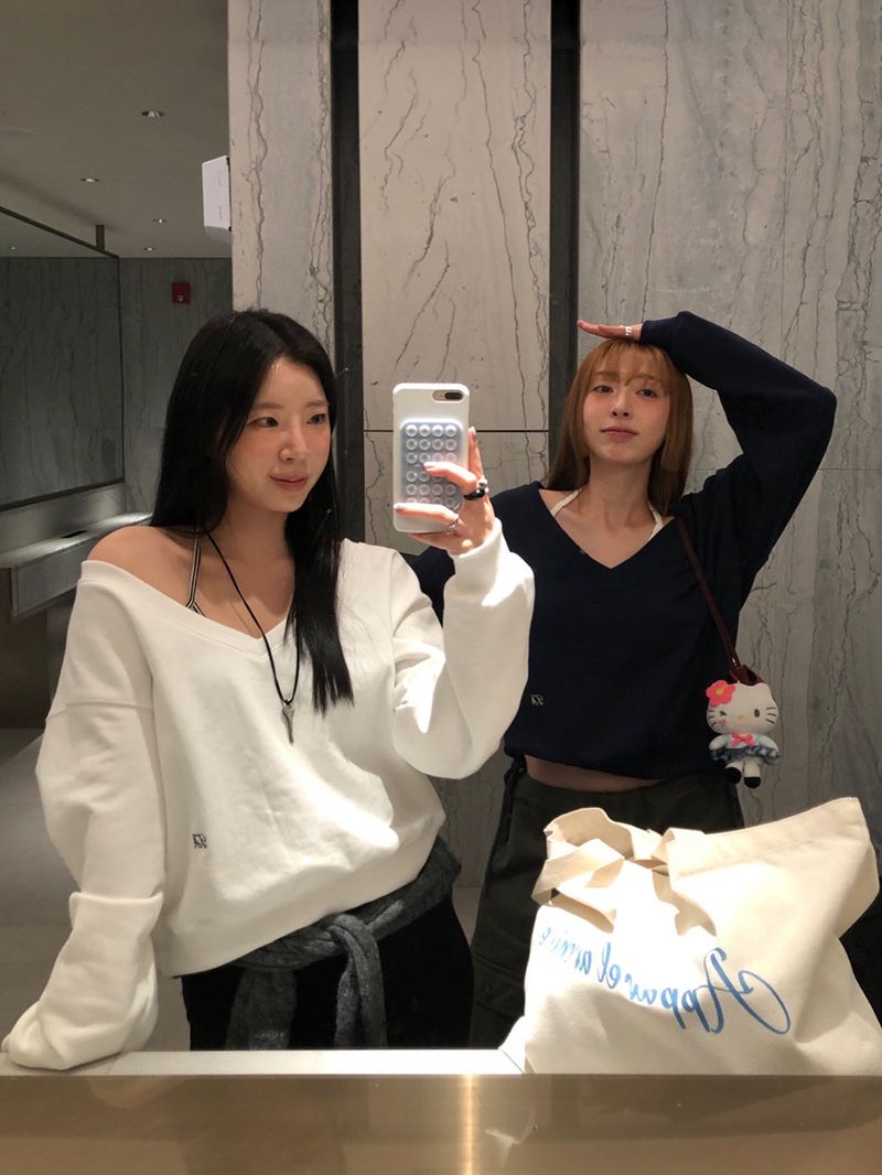 [MADE] TA DEEP V-NECK SWEATSHIRT