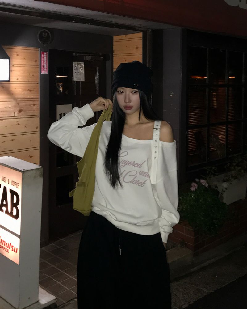 [ORIGINAL] Sugar Buckle Off-Shoulder sweatshirt