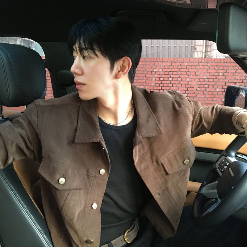 MODERN CORDUROY TRUCKER JACKET