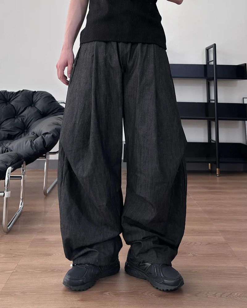 Howt Over Curved Denim Pants