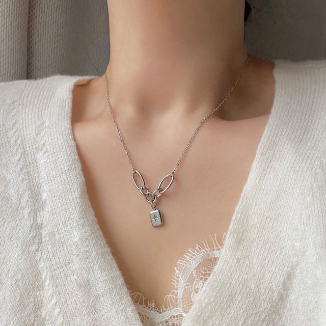 bne Shinestar Square Unique Chain Necklace