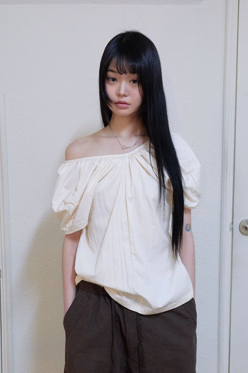 Raucohouse（ラウコハウス）の「Peahen shirring balloon blouse（Tops）」