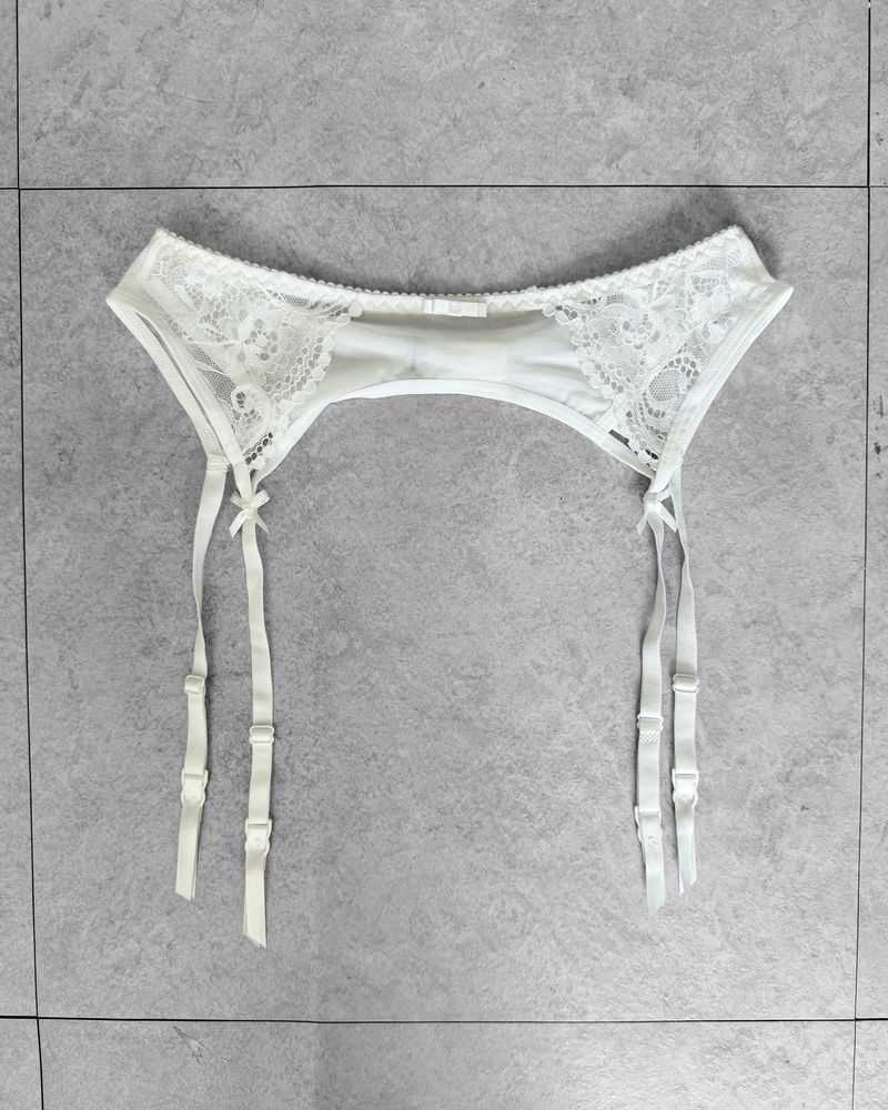 NOIR LACE GARTER BELT