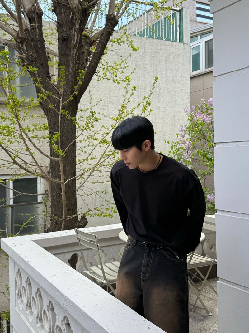 Broad shoulder cut line long sleeeve