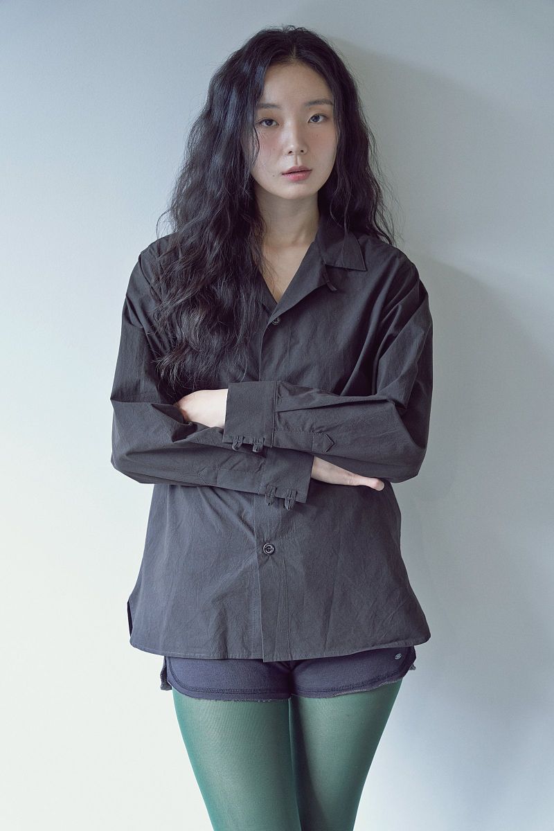 BIO-WASHED CREASE TAILORED SHIRT (Black)