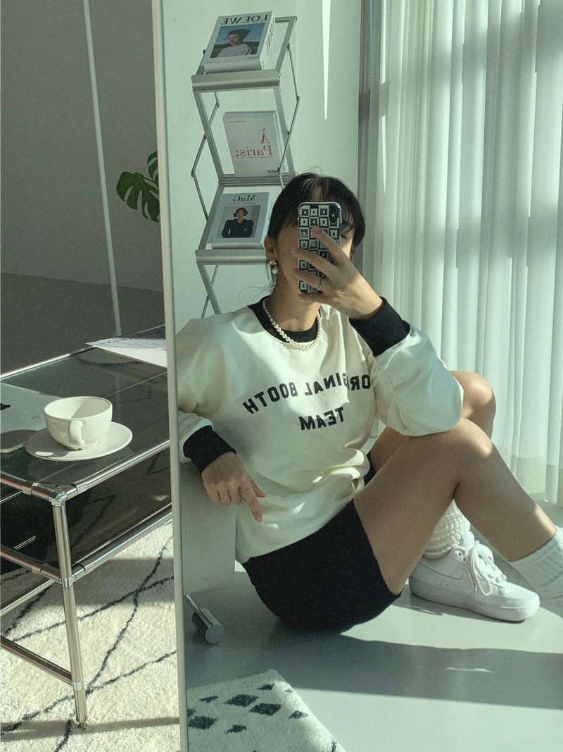 original logo sweat shirt. cream&black