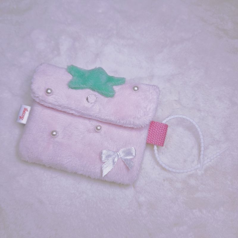 [MADE] fluffy strawberry pouch