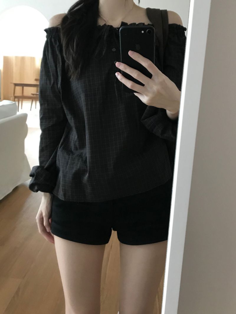 Dear button off-shoulder blouse (2 colors)