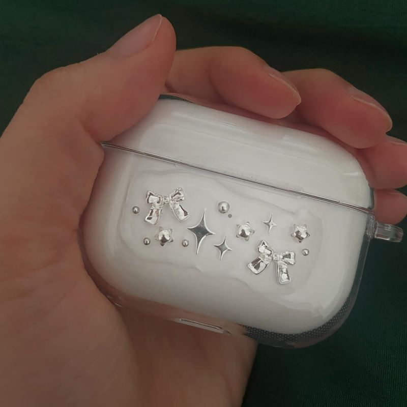 [MADE] Silver ribbon airpods case
