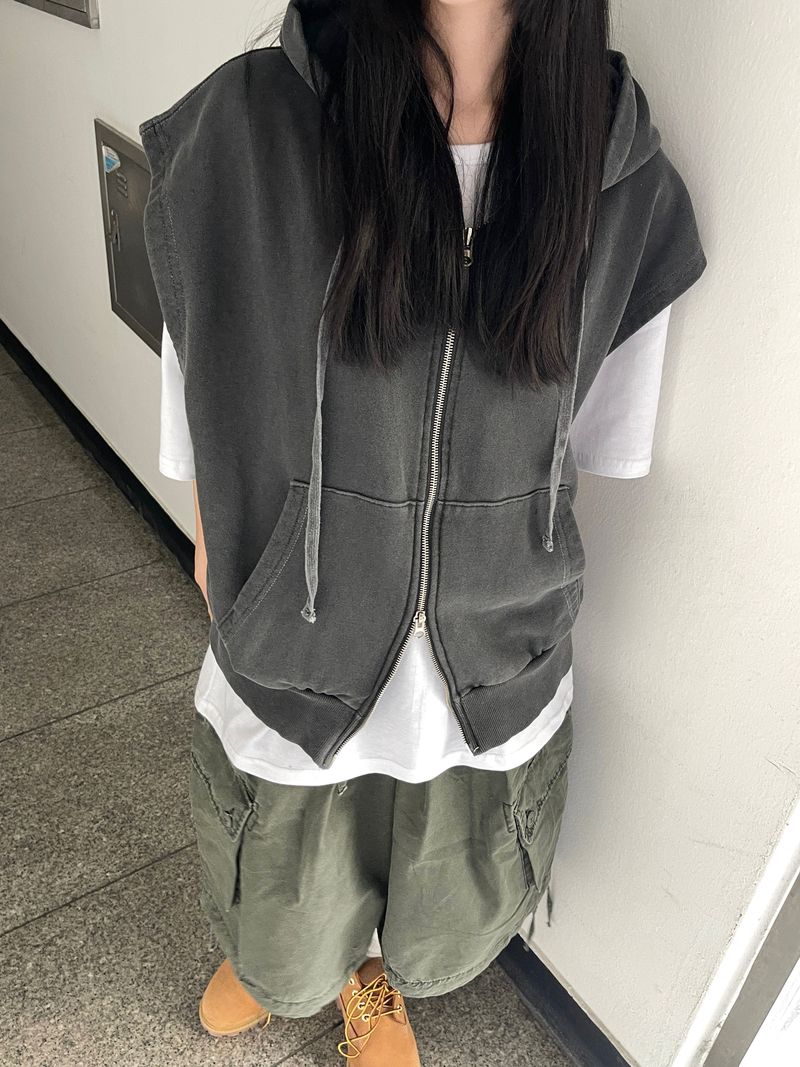 Leo Pigment Hooded Two-Way Vest