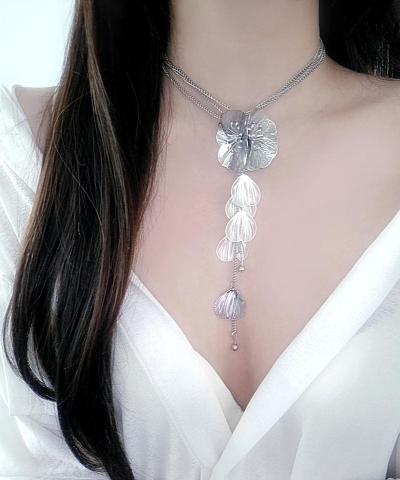 Silver flower necklace