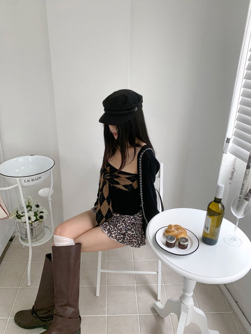 Feral Leopard Banding Mini Skirt Pants (Leopard)