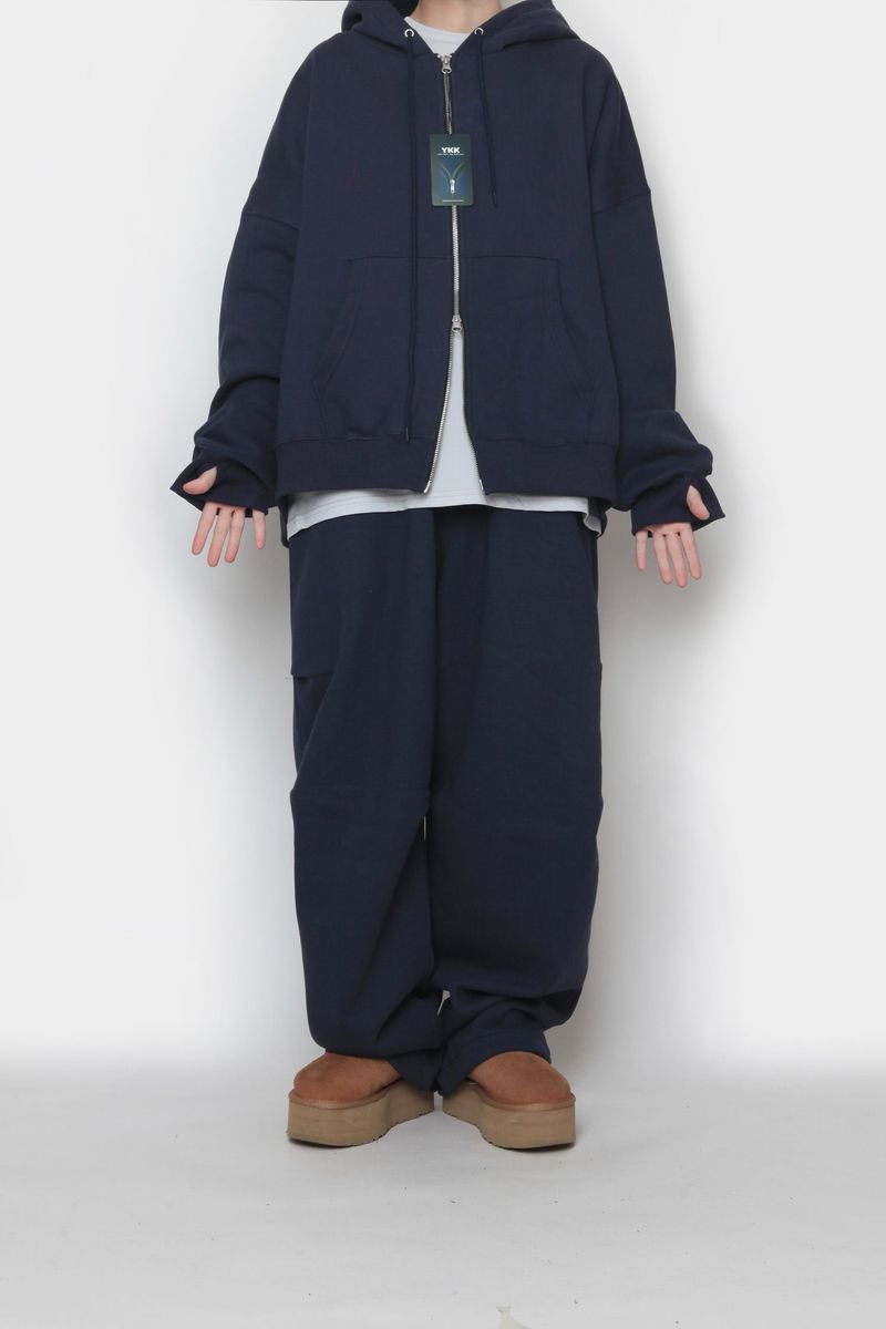 Napping hand warmer hooded zip-up