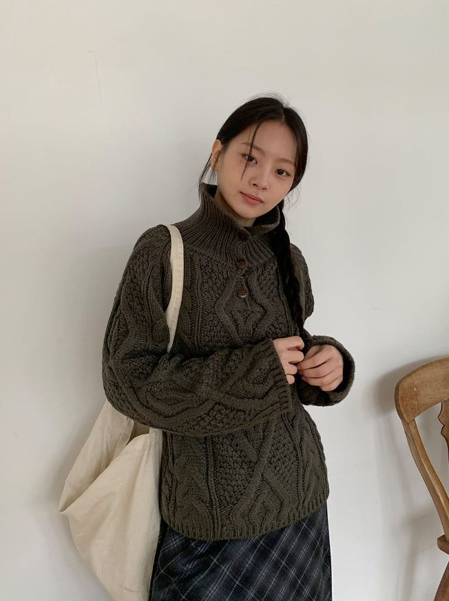 Hyoro Button High Neck Cable Knit