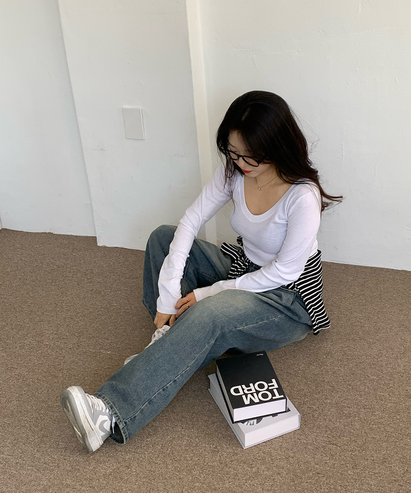 one-pintuck hip pants