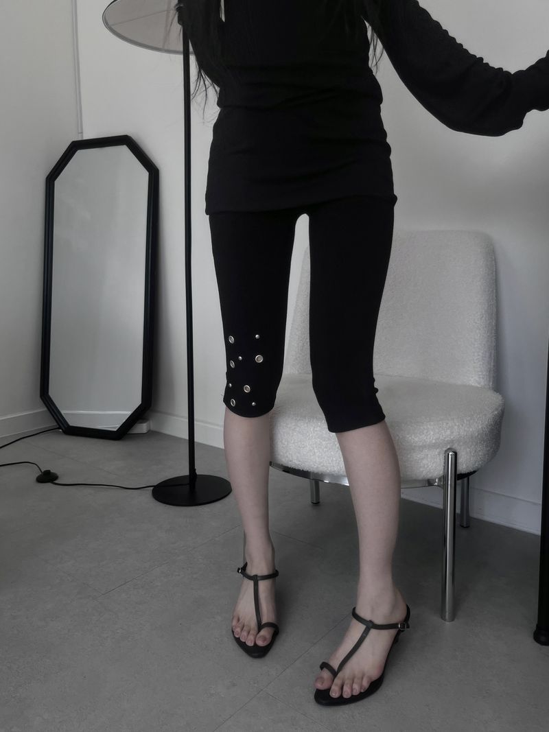 eyelet stud capri leggings (2color)