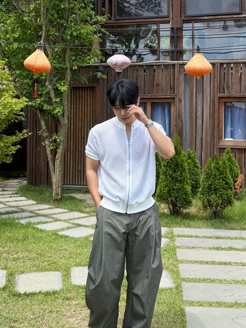Half-neck punching zip-up cardigan