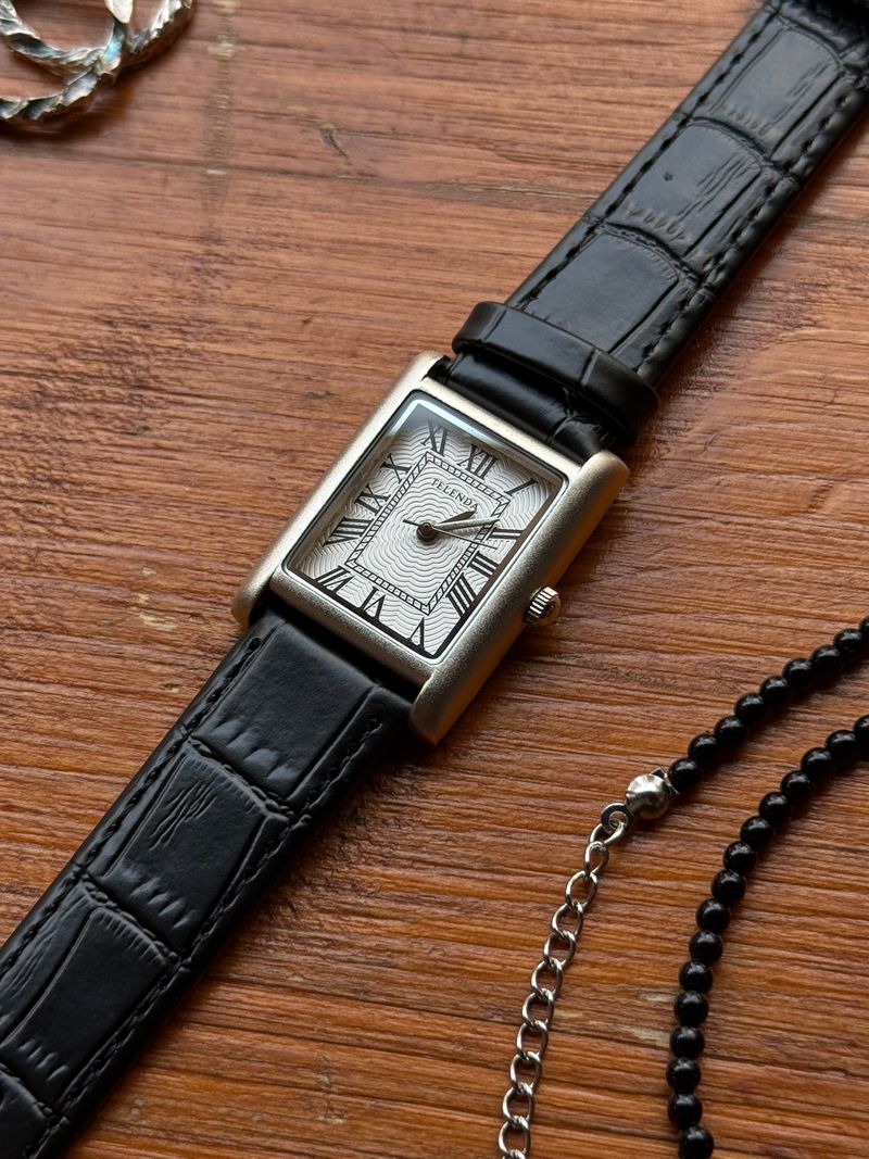 AVAND(アバンド)の「Cowhide metal watch(Accessories)」