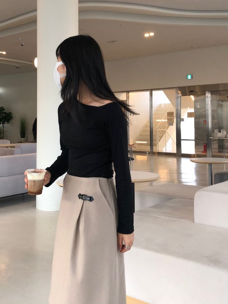 Funny diagonal slim off-shoulder T