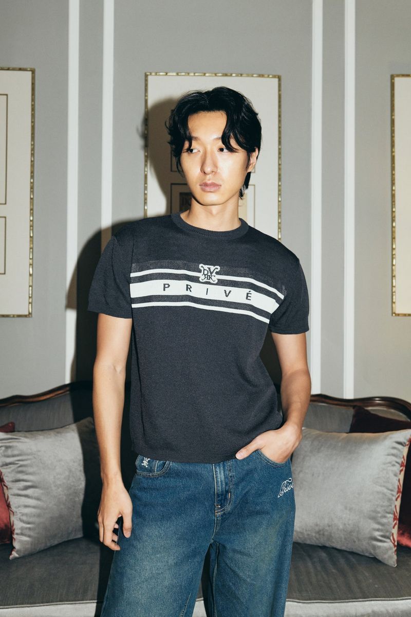 DVRK（ダーク）の「DVRK PRIVÉ BAR LOGO BOXY KNITTED T-SHIRT - GREY（Tops）」