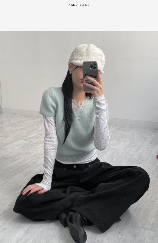 V-neck angora short-sleeved knit
